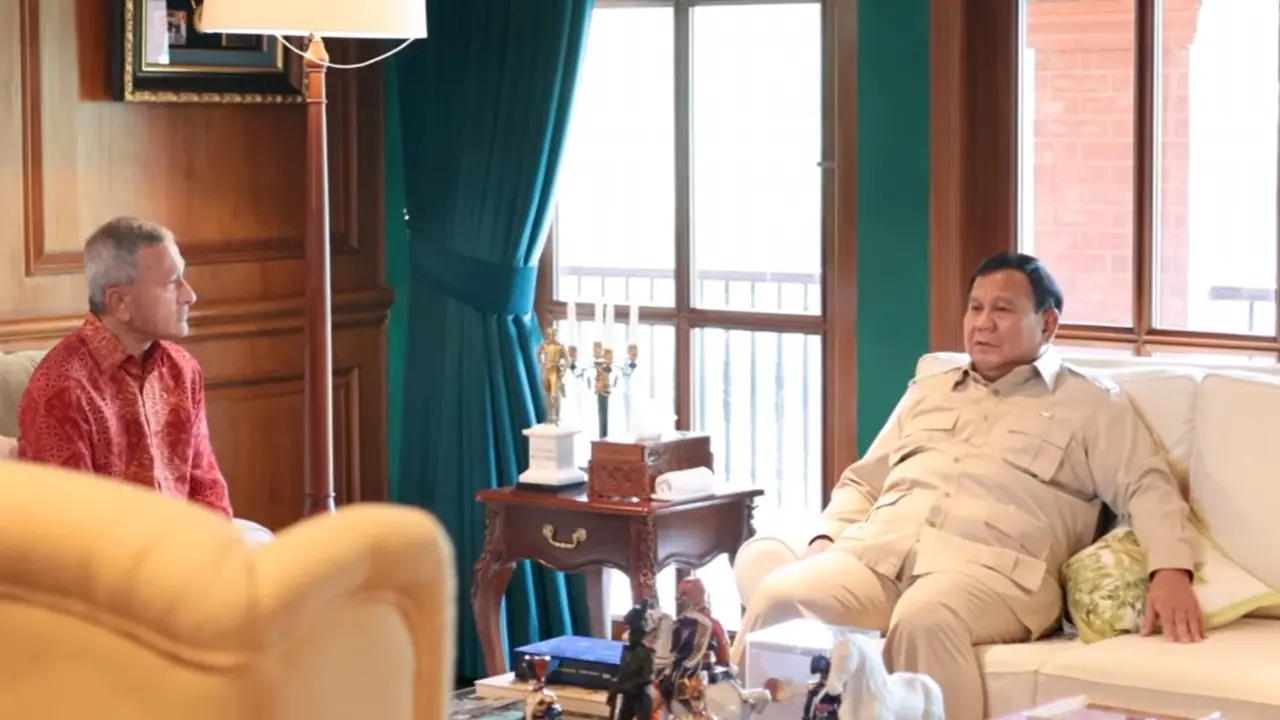 Presiden Prabowo Subianto melakukan pertemuan dengan Menteri Luar Negeri (Menlu) Singapura, Vivian Balakrishnan di Hambalang.