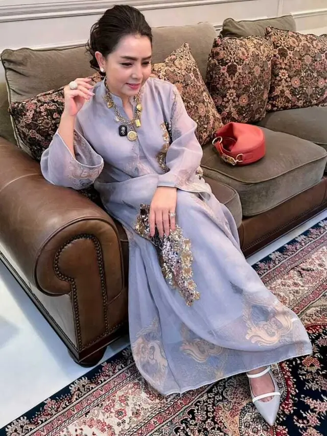 Model Gamis Mayangsari yang Bikin Penampilannya Selalu Berkelas/Instagram @mayangsari_official