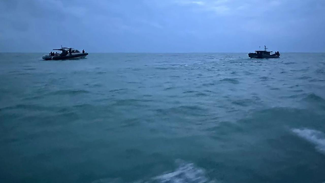 FOTO: TNI AL Gagalkan Penyelundupan Bijih Timah Ilegal di Selat Bangka