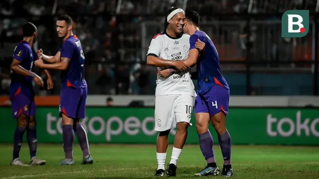 Foto: Diperkuat Ronaldinho, RANS Nusantara FC Tumbang dari Persik Kediri Pada Ajang Trofeo Meet the Star