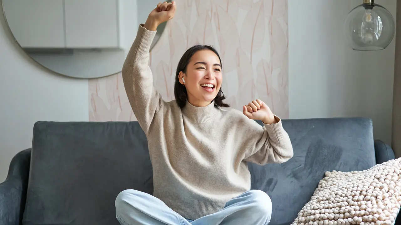 5 Ritual Harian yang Bikin Perempuan Lebih Bahagia dari Dalam - Cover