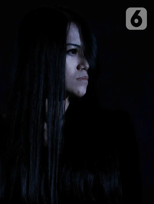 Misteriusnya Penampilan Riana Saat Rilis Film The Sacred Riana 2 ...