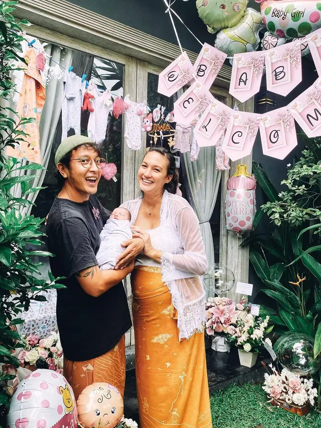 [Fimela] Nadine Chandrawinata dan Dimas Anggara