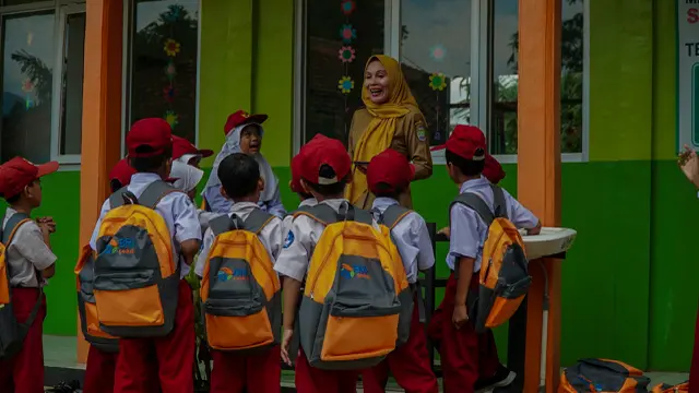 BRI Peduli Salurkan Beasiswa lewat Program “Ini Sekolahku”, Dukung Pendidikan Berkualitas di Indonesia