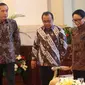 Presiden Joko Widodo (kiri) didampingi Menteri Luar Negeri Retno Marsudi (kanan) dan Menteri Sekretaris Negara, Pratikno (tengah) bersiap membuka Rapat Kerja (Raker) Kepala Perwakilan RI dengan Kementerian Luar Negeri (Kemenlu) di Istana Negara‎, Kamis (9/1/2020). (Liputan6.com/Angga Yuniar)