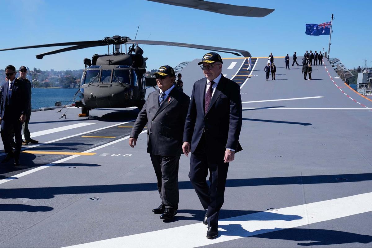 FOTO: Di Atas Kapal Induk HMAS Canberra, Prabowo dan Albanese Resmikan Era Baru Hubungan Strategis Indonesia–Australia
