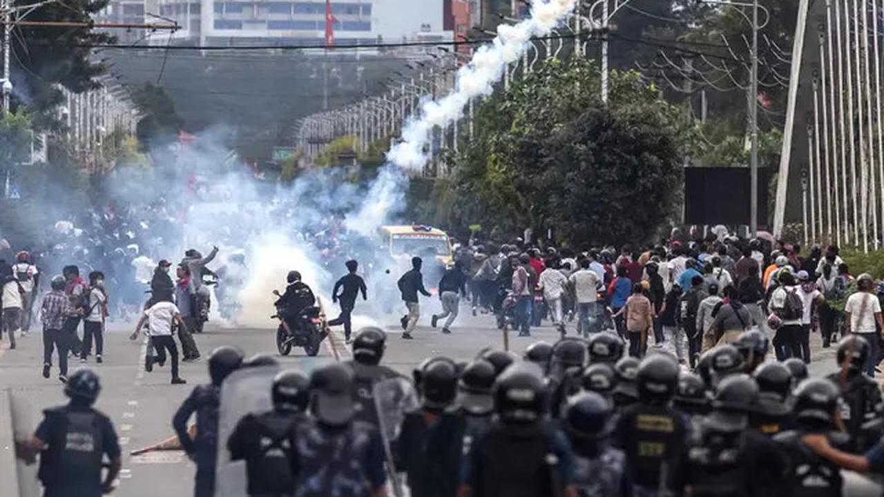 Demo Rusuh Nepal: Istri Mantan PM Jhalanath Khanal Tewas Setelah Rumah Dibakar Massa