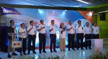 Pertamina NRE mendukung upaya PT Kereta Api Indonesia (KAI) dalam menurunkan emisi karbon melalui penyediaan PLTS di Stasiun Gambir.
