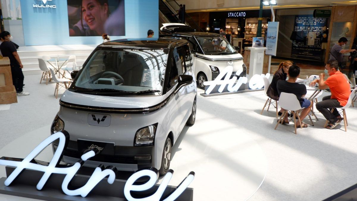 Strategi Jemput Bola, Wuling Pamerkan Mobil Listrik Mungil Air EV di Mall Puri Indah - Vimarsana News