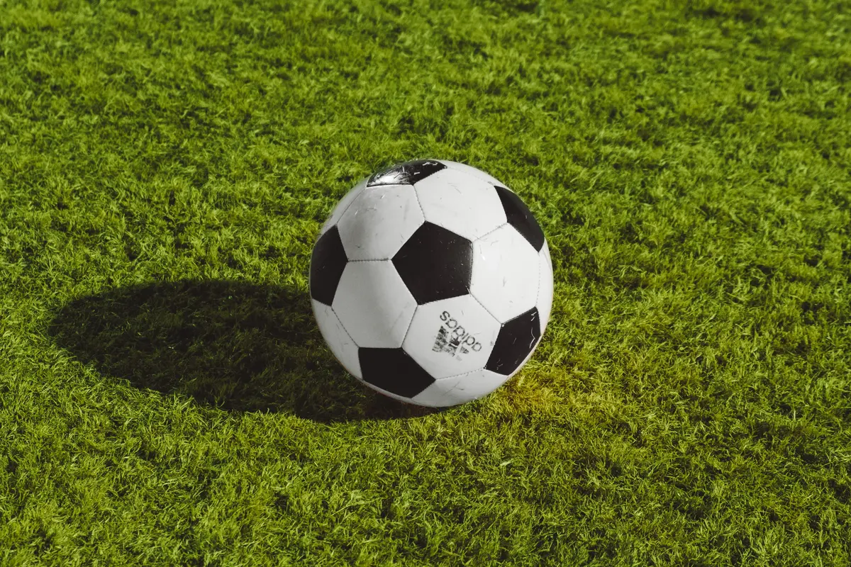 mimpi bola