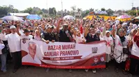 Relawan pendukung bakal calon presiden (capres) Ganjar Pranowo yaitu Sahabat Ganjar menyelenggarakan senam sehat di Kecamatan Belimbing, Kota Malang dan bazar murah di Jember, Jawa Timur pada Minggu (1/10/2023). (Istimewa)