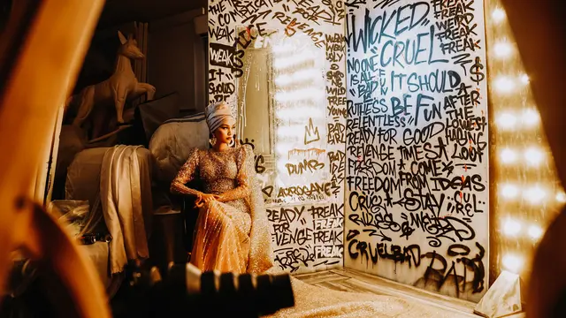 Kolaborasi Disney Indonesia dan Ivan Gunawan mempersembahkan busana yang terinspirasi dari karakter Cruella dan Baroness