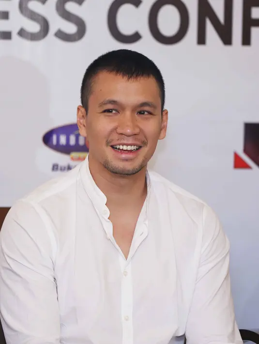 Pemeran dalam film Apa Artinya Cinta? itu akan mengungkap kasus cyber crime. Gembong mafia dari Taiwan yang merupakan pelakunya. (Nurwahyunan/Bintang.com)