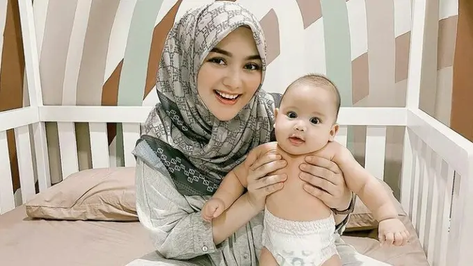 Tips Agar Produksi ASI Berlimpah ala Citra Kirana