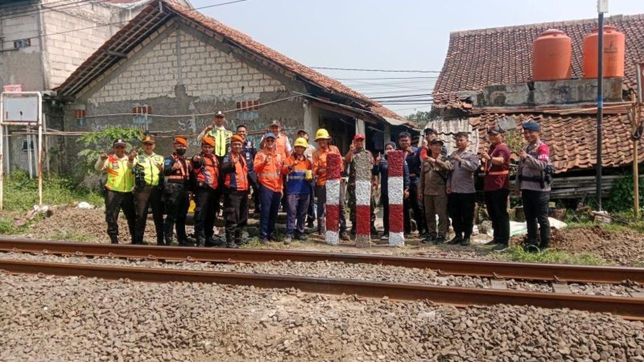 KAI Daop 1 Jakarta Perkuat Keselamatan, Lakukan Penutupan Perlintasan Sebidang KAI Serang