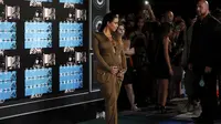 Kim Kardashian berpose saat hadir dalam ajang MTV VMA yang diselenggarkan di Microsoft Theatre, Los Angeles, AS, Minggu (30/8/2015). Kim tetap tampil seksi meski dalam keadaan hamil. (REUTERS/Danny Moloshok)