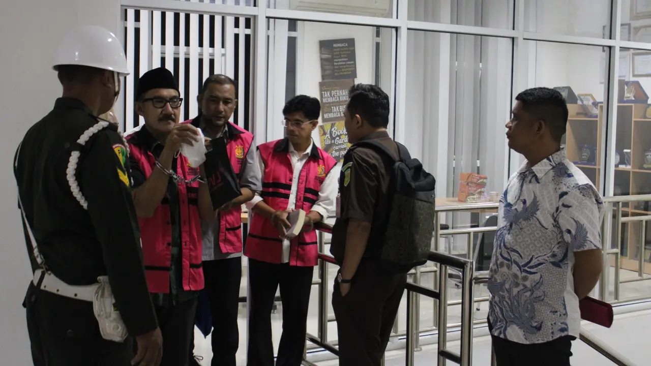 Tiga petinggi BUMD PT LEB.