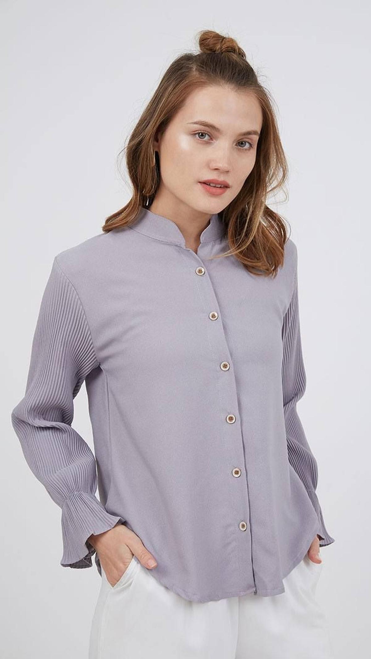 2. Sofia Muafa Pleats Blouse<br>