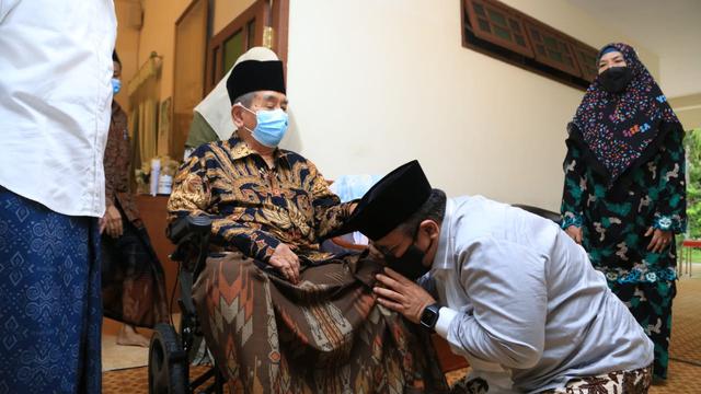 Menteri Agama (Menag) Yaqut Cholil Qoumas menemui para kiai.