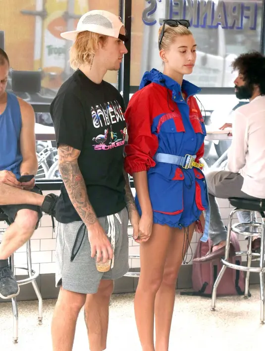 Kendati demikian, dilansir dari HollywoodLife, Hailey kini tak lagi bermasalah dengan kumis Justin. (Mega - USWeekly)