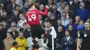 <p>Gelandang Manchester United, Alejandro Garnacho melakukan selebrasi setelah mencetak gol ke gawang Leeds United selama pertandingan lanjutan Liga Premier Inggris di Elland Road, Leeds, Inggris, Minggu (12/2/2023). Kemenangan ini membuat MU berada di posisi ketiga klasemen Liga Inggris dengan 46 poin dari 23 laga. (AP Photo/Jon Super)</p>