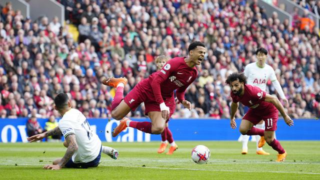 Foto: Tottenham Kocak, Richarlison Udah Selebrasi Buka Baju Eh Lucas Moura Malah Blunder