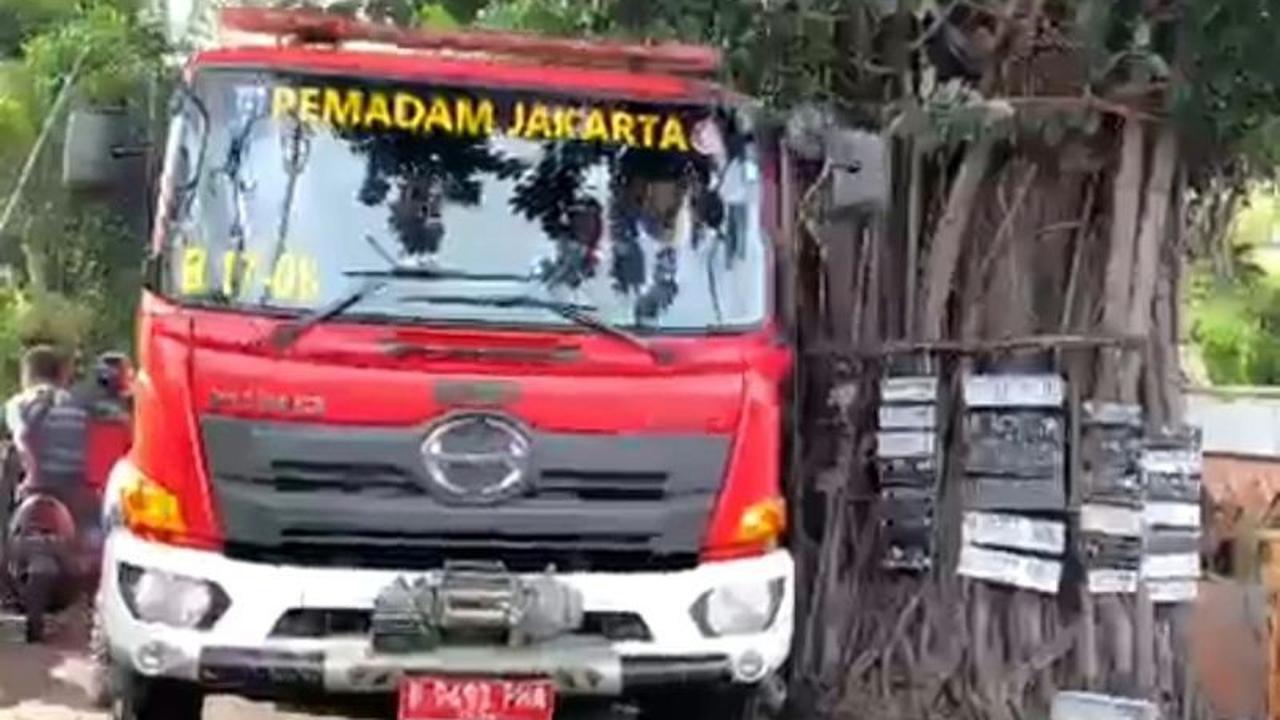 Gulkarmat Jakbar Uji Akses Jalur Pemadaman di Permukiman Padat Penduduk, Antisipasi Kebakaran