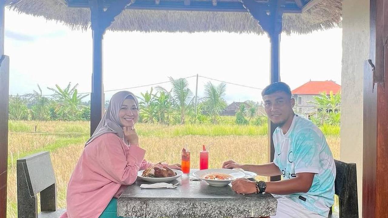 Dikabarkan Gunawan Telah Jalan Dengan Cewek Lain