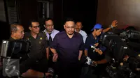 Farhat Abbas saat berada di Kejaksaan Negeri Jakarta Selatan, Kamis, (1/10/2015). Kejari Jakarta Selatan resmi menetapkan Farhat Abbas sebagai tahanan kota selama 20 hari ke depan. (Liputan6.com/Faisal R Syam)