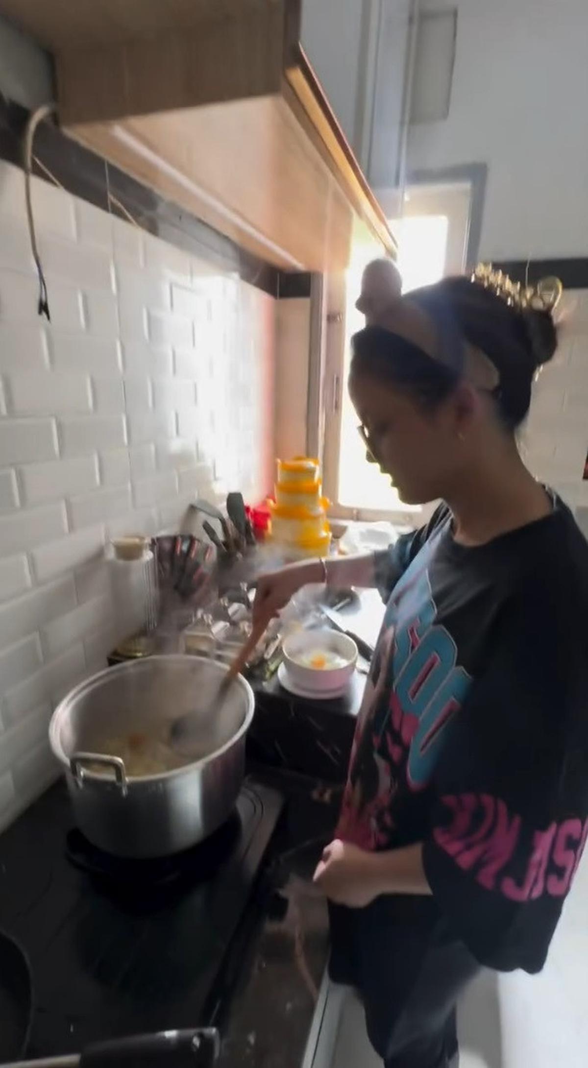 10 Potret Rumah Putri Isnari & Abdul Azis di Kalimantan, Luas Banget & Interiornya Mewah