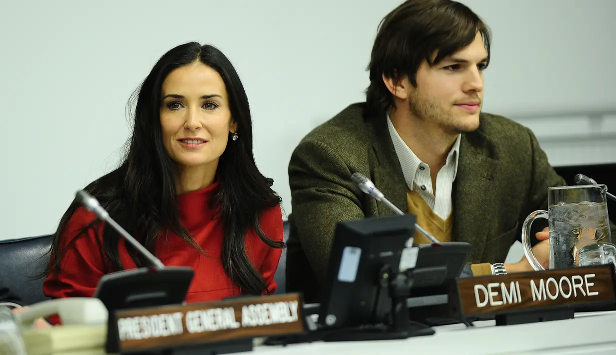 Demi Moore sendiri tak ingin dipermalukan lagi oleh publik sejak dirinya berpisah dari Ashton Kutcher. (EMMANUEL DUNAND / AFP)
