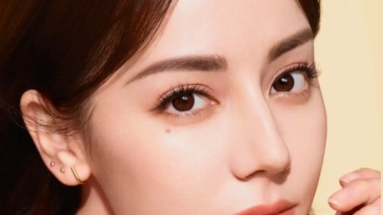 Clarins Hadirkan All in One Anti Aging Eye Serum Generasi Terkini dengan Dual Formula