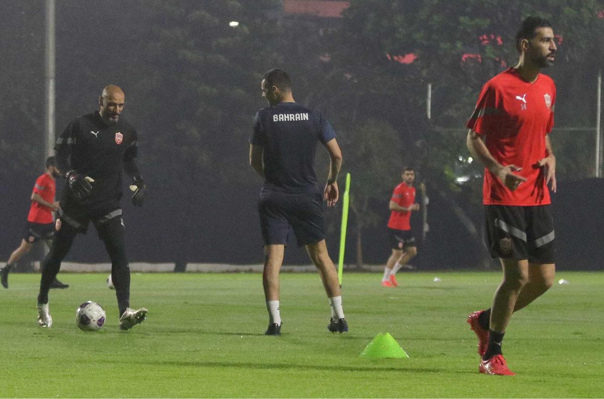FOTO: Latihan Timnas Bahrain di Lapangan A Senayan