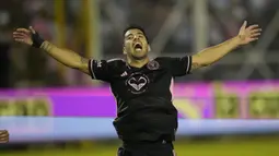 Ekspresi pemain Inter Miami, Luis Suarez setelah gagal mencetak gol ke gawang Timnas El Salvador pada laga persahabatan yang digelar di Kota San Salvador, El Salvador, Sabtu (20/01/2024) pagi WIB. (AP Photo/Moises Castillo)