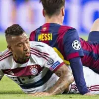 Meme kocak Jerome Boateng saat berhadapan dengan Lionel Messi di semi final Liga Champions 2015.