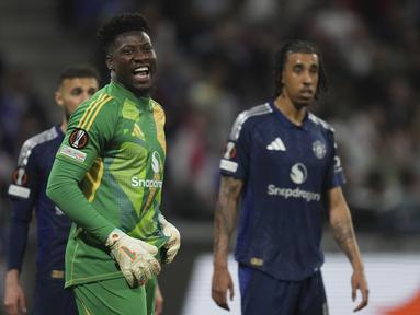 Ekspresi kiper Manchester United, Andre Onana dalam laga leg 1 perempat final Liga Europa 2024/2025 melawan Lyon di Parc Olympique Lyonnais Groupama stadium, Decines-Charpieu, Prancis. (AP Photo/Thibault Camus)