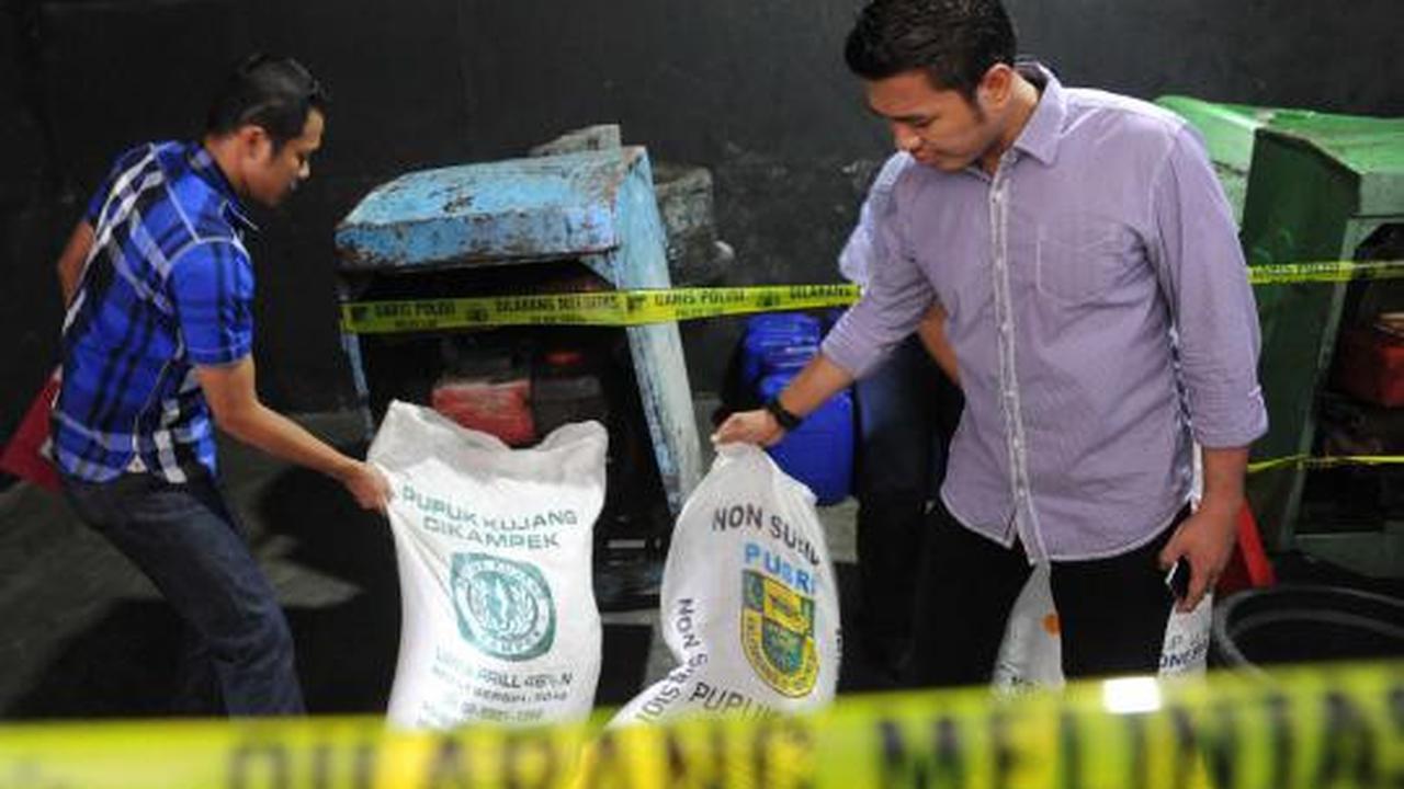 Gudang pengoplosan pupuk bersubsidi digerebek Polisi