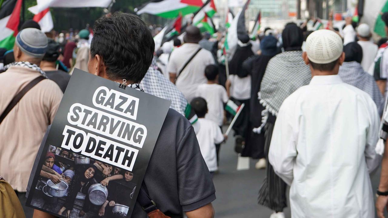 FOTO: Ribuan Warga Longmarch Bela Palestina, Kecam Genosida di Gaza