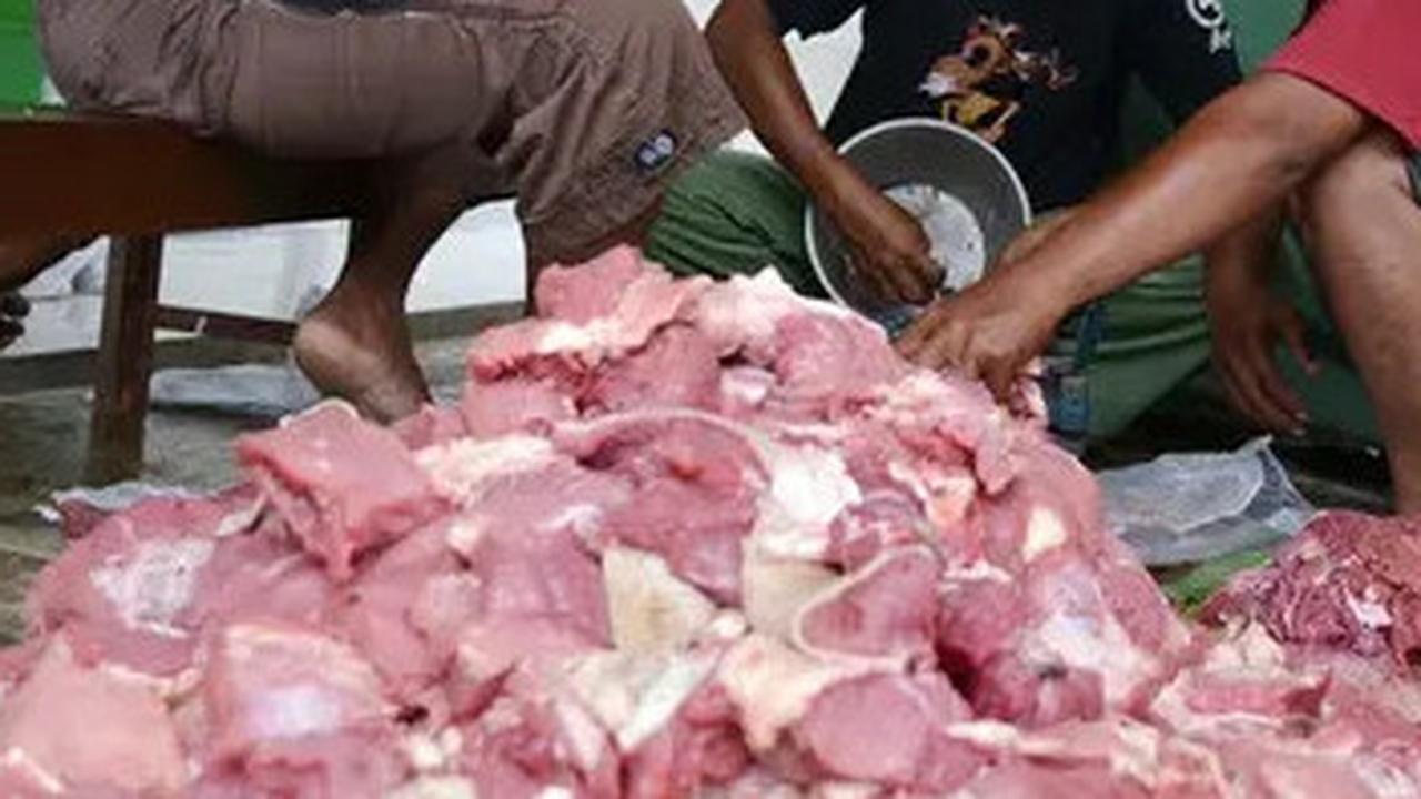 Bolehkan Membagikan Daging Kurban Kepada Warga Non-Muslim? Ini Hukumnya