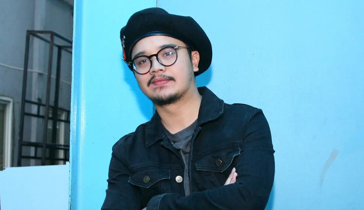 "Lebih bahagia aja kali ya, terus lebih ngerasa sekarang punya tanggung jawab lebih besar. Waktu enggak pernah jadi masalah. Kalau pulang pun, pasti ketemu," kata Derby Romero. (Nurwahyunan/Bintang.com)