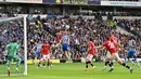 <p>Para pemain Brighton and Hove Albion dan Manchester United memperebutkan bola dalam area penalti Manchester United pada pertandingan sepak bola Liga Inggris di American Express Community Stadium, Brighton, Inggris, 7 Mei 2022 . Manchester United kalah 0-4. (Glyn KIRK/AFP)</p>