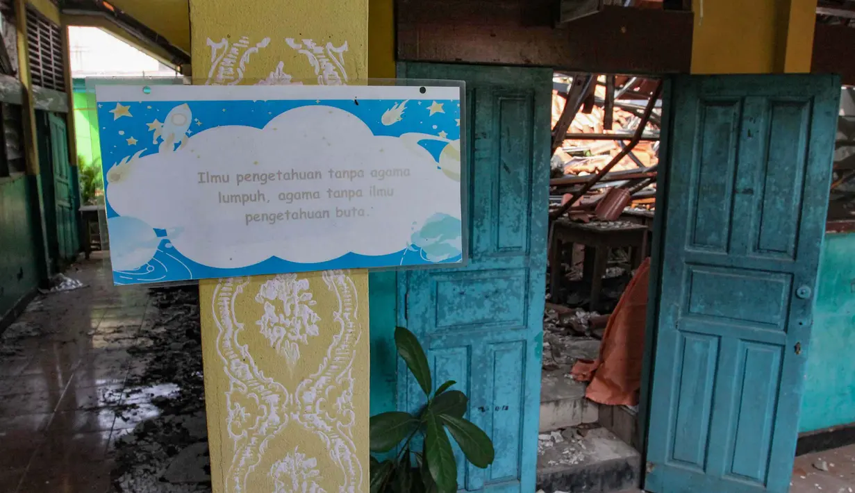 Ruangan kelas yang roboh di SDN Kebayoran Lama Selatan 09 Pagi, Kebayoran Lama, Jakarta Selatan, Selasa (21/07/2026). (KLY/ Arie Basuki)