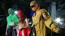Sejumlah Model berada di belakang panggung bersiap membawakan busana VFILES selama New York Fashion Week di Barclays Center of Brooklyn di New York City, (6/9). (Astrid Stawiarz / Getty Images / AFP)
