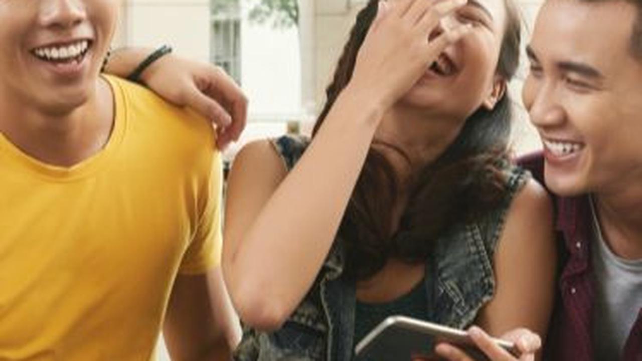 <b>Puisi Berantai Lucu Kuli Bangunan, Penjual Burung, dan Pemuja Wanita</b>