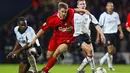 2. Michael Owen - Michael Owen juga pernah dua kali mencetak empat gol bersama Liverpool di Premier League. Owen menorehkan quattrick pada laga melawan Nottingham Forest pada Oktober 1998 dan West Bromwich Albion di April 2003. (AFP/Adrian Dennis)