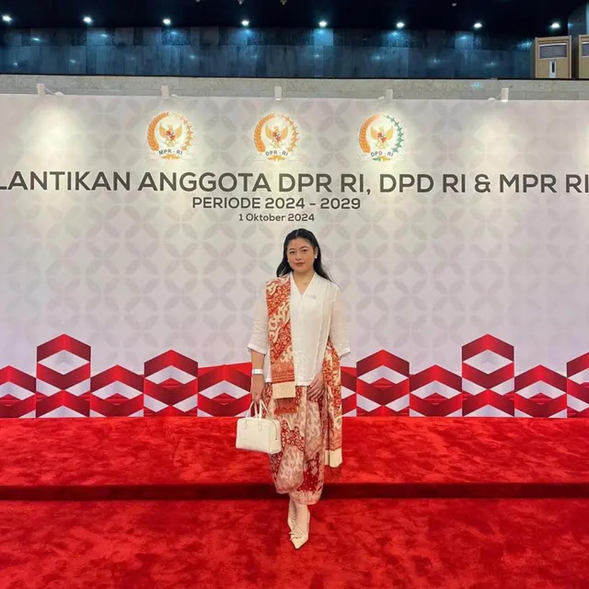 4 Model Kebaya Batik Modern Perpaduan Gaya Klasik, Azizah Salsha hingga Pinka Haprani