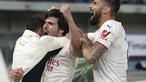 Kemenangan AC Milan di kandang Hellas Verona pada Senin (9/5/2022) tak lepas dari performa apik gelandang mereka, Sandro Tonali (tengah). (LaPresse via AP/Paola Garbuio)