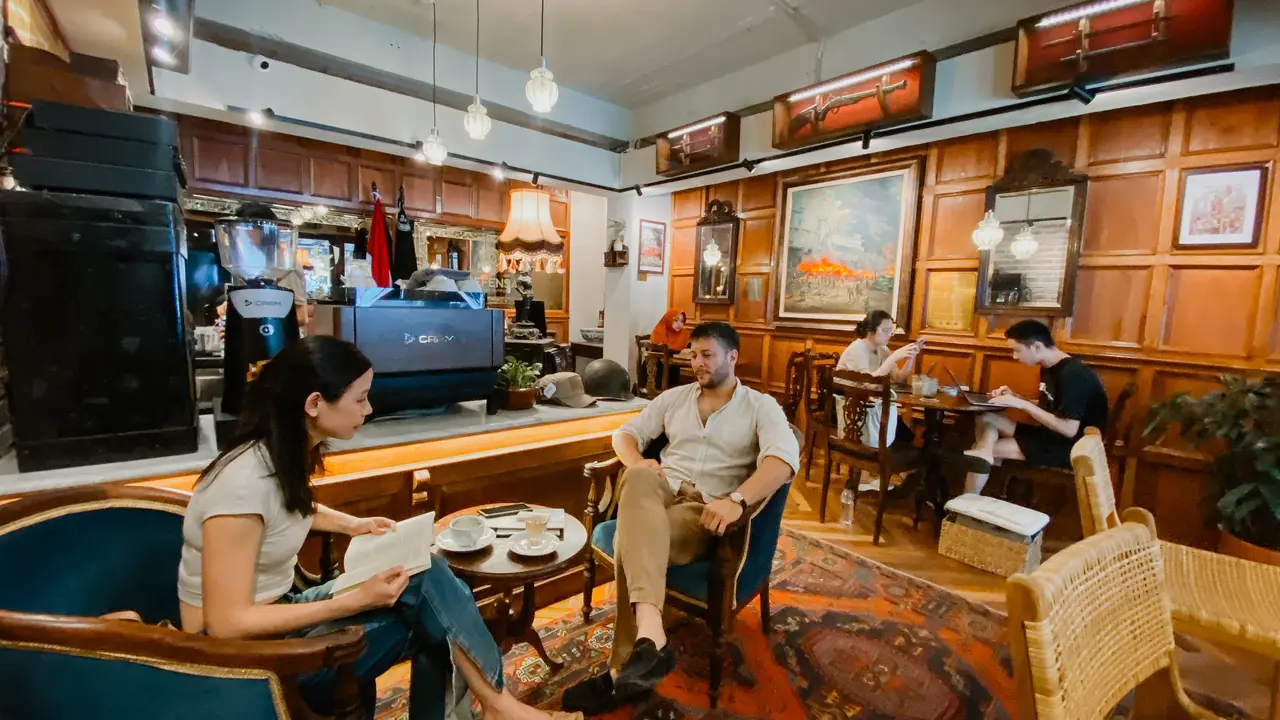 Ruangan Utama Defensa Coffee Outpost