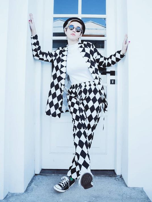 Sementara kini pihak Reza belum memberikan komentar apapun atas statement yang dikeluarkan oleh Fabiola. Jika benar, maka wanita keturunan Jerman-Indonesia ini sekarang menyandung status janda. (Liputan6.com/IG/fabananash)