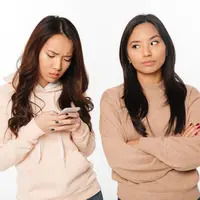 Ilustrasi teman palsu. (Copyright Freepik/drobotdean)